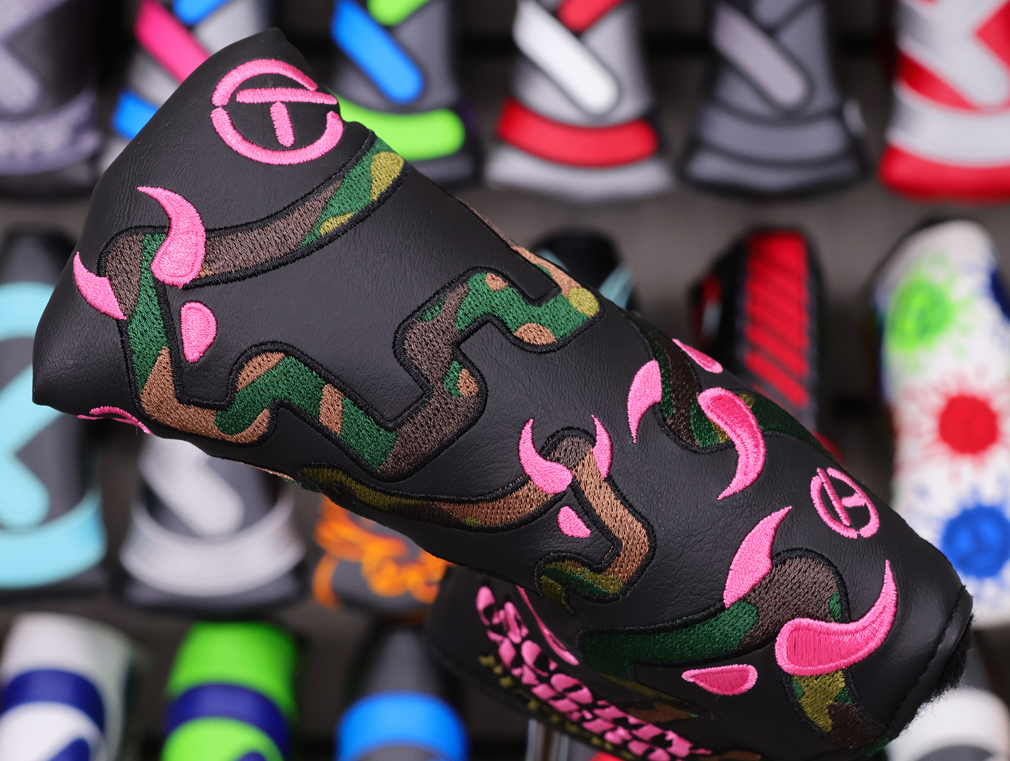 scotty cameron for tour use only pink camo bulldog circle t blade putter headcover