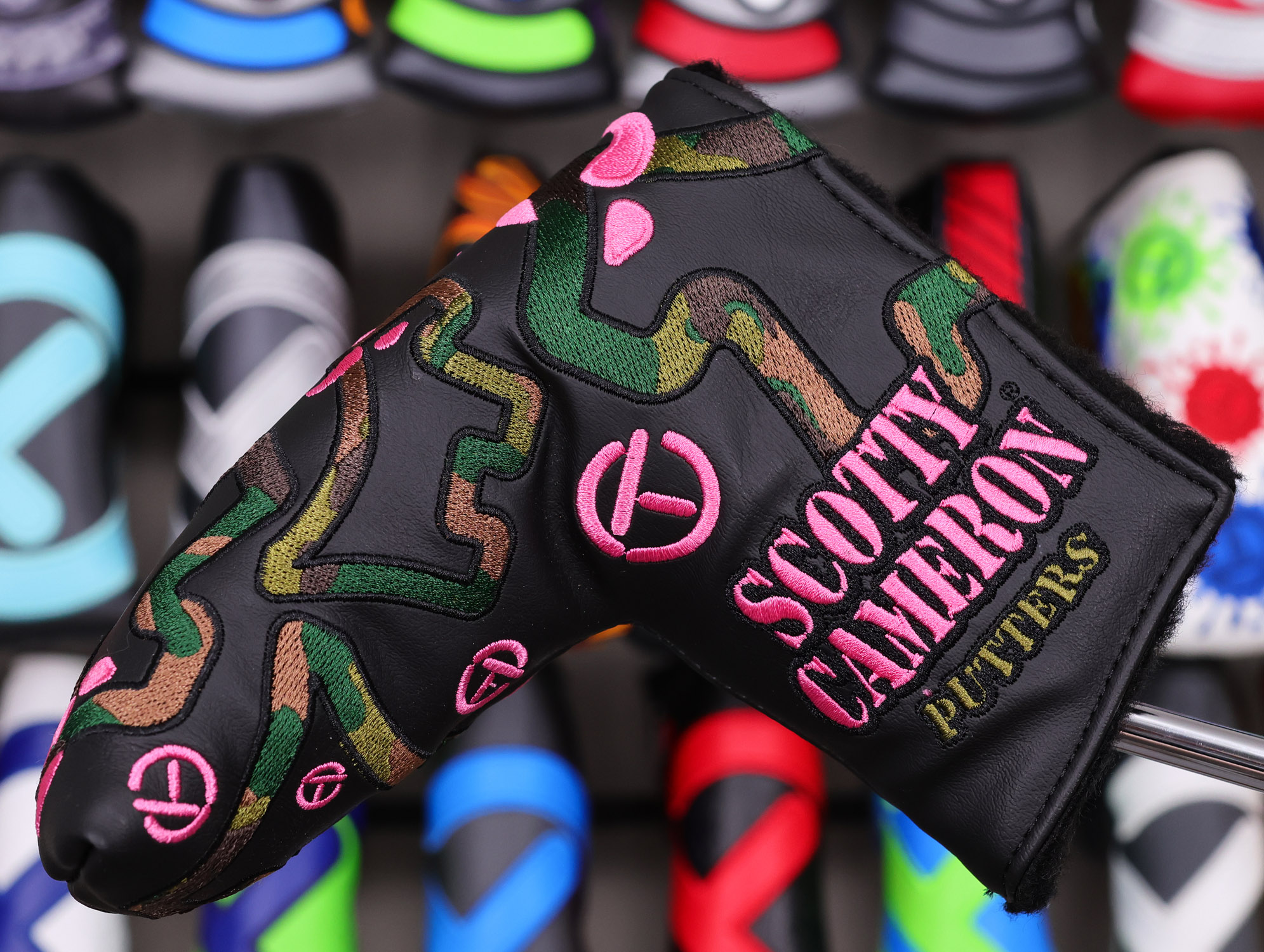scotty cameron for tour use only pink camo bulldog circle t blade putter headcover