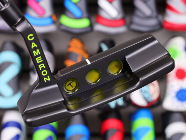 scotty cameron tour only black sss newport 2 studio select circle t 340g putter with lime green paint and top line golf club
