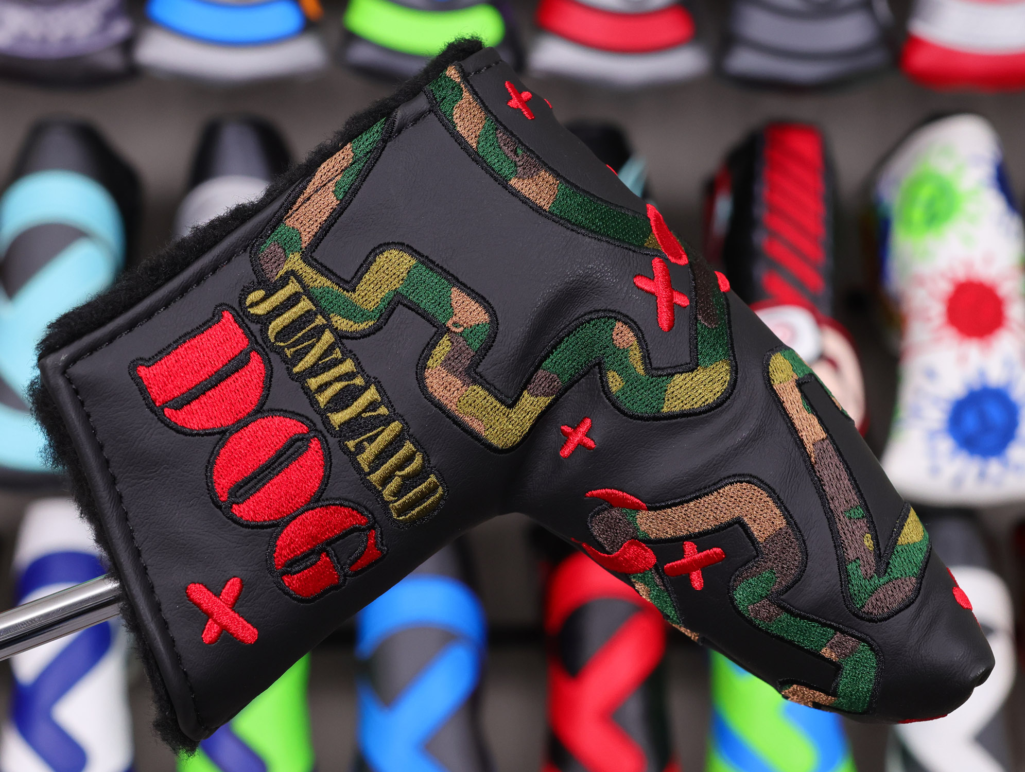 scotty cameron camo and red junk yard dog custom shop blade headcover