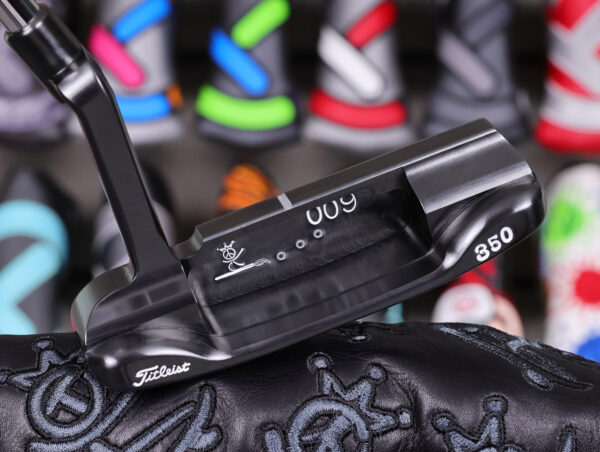 scotty cameron tour only brushed black carbon steel 009 circle t 350g prototype putter with tungsten sole weight plugs and king peace surfer stamp golf club