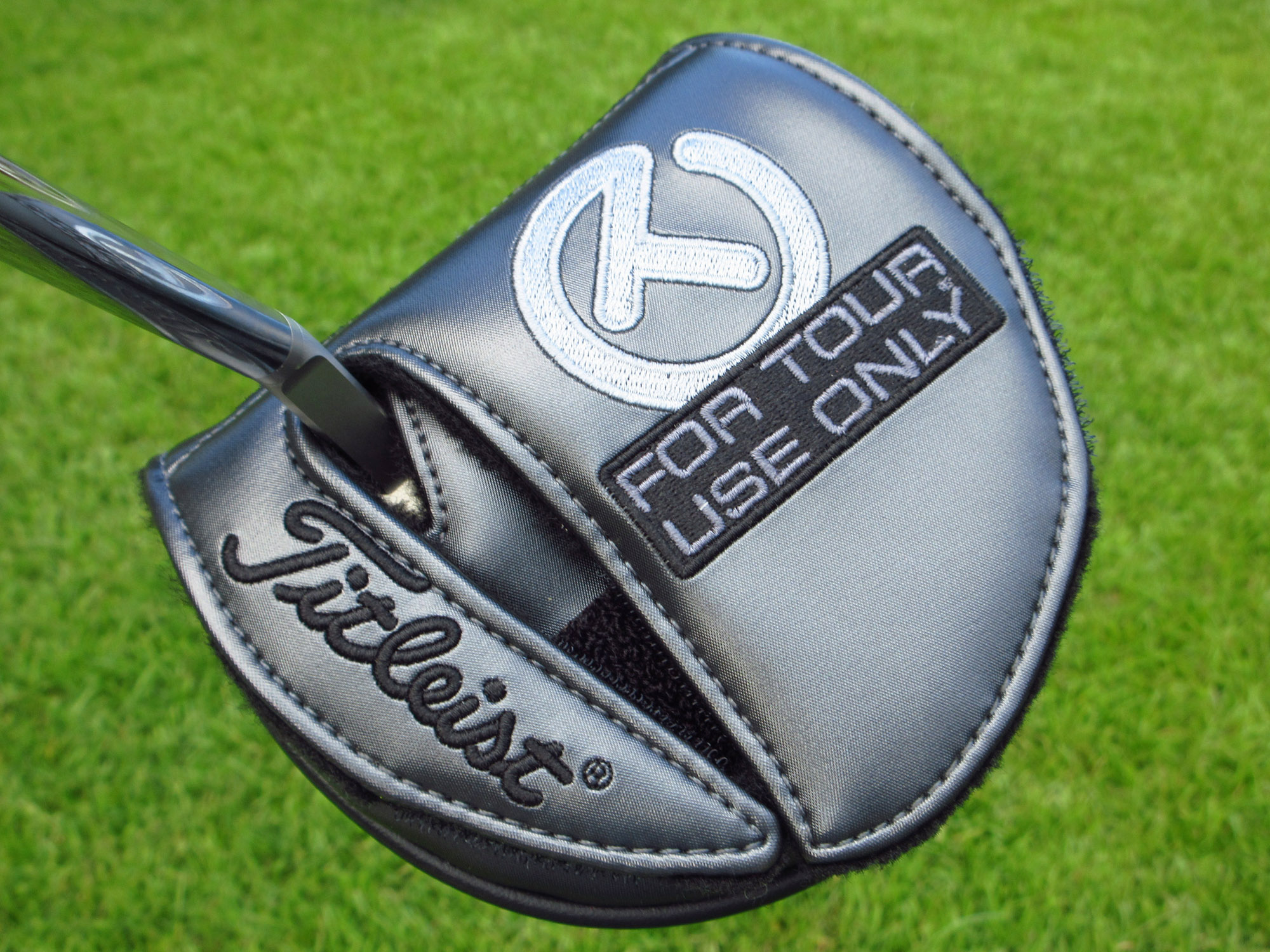 Scotty Cameron 2026 Tour Only Phantom T5.5 Circle T w/ Triple Top Lines & “Chain-Link” Milled Carbon Steel Insert - Image 13