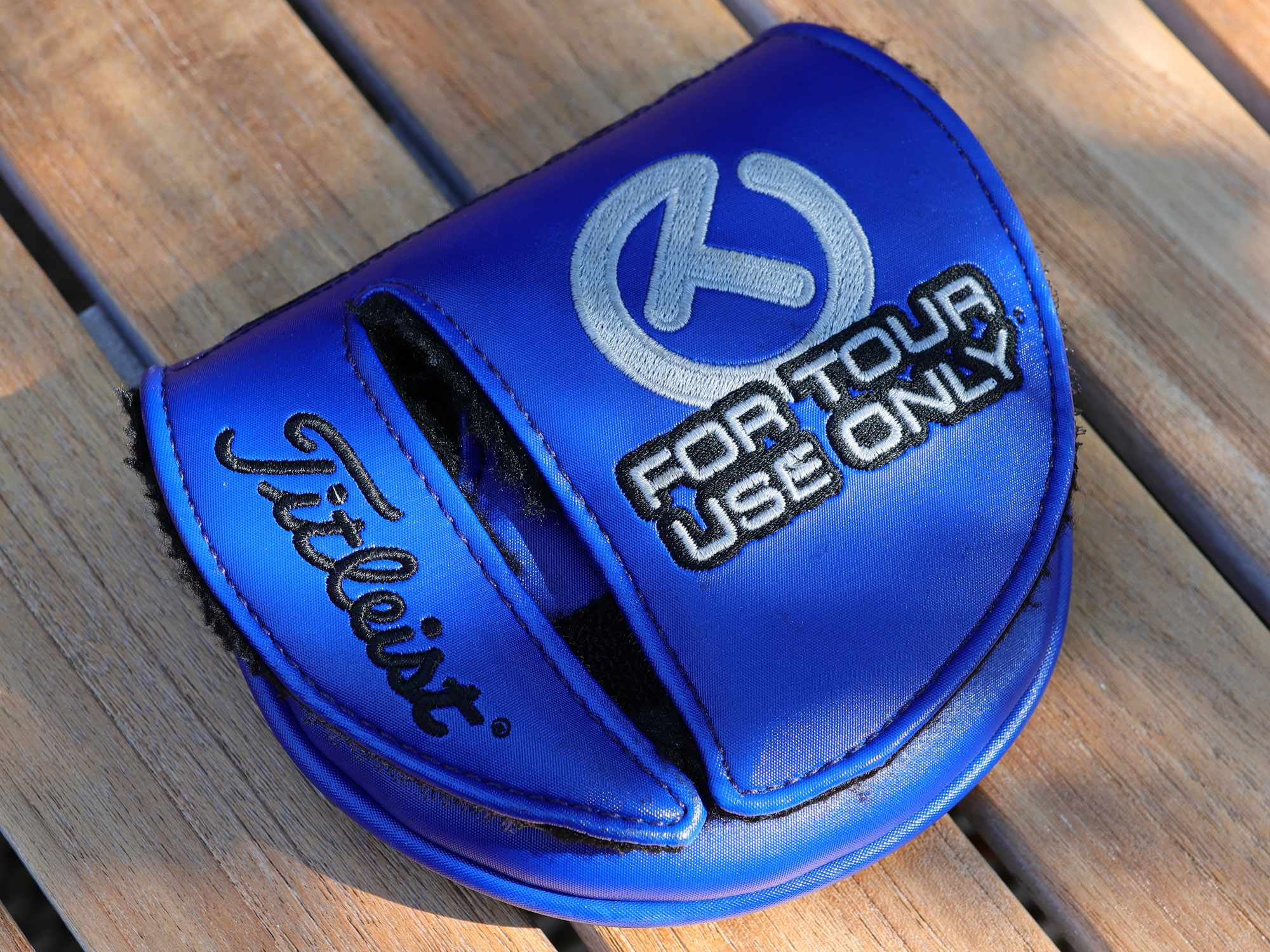 scotty cameron for tour use only navy blue and silver carbon rush industrial circle t mid round putter headcover