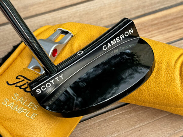 scotty cameron gun blue carbon sales sample circa 62 number 5 mid mallet putter with grip in plastic golf club