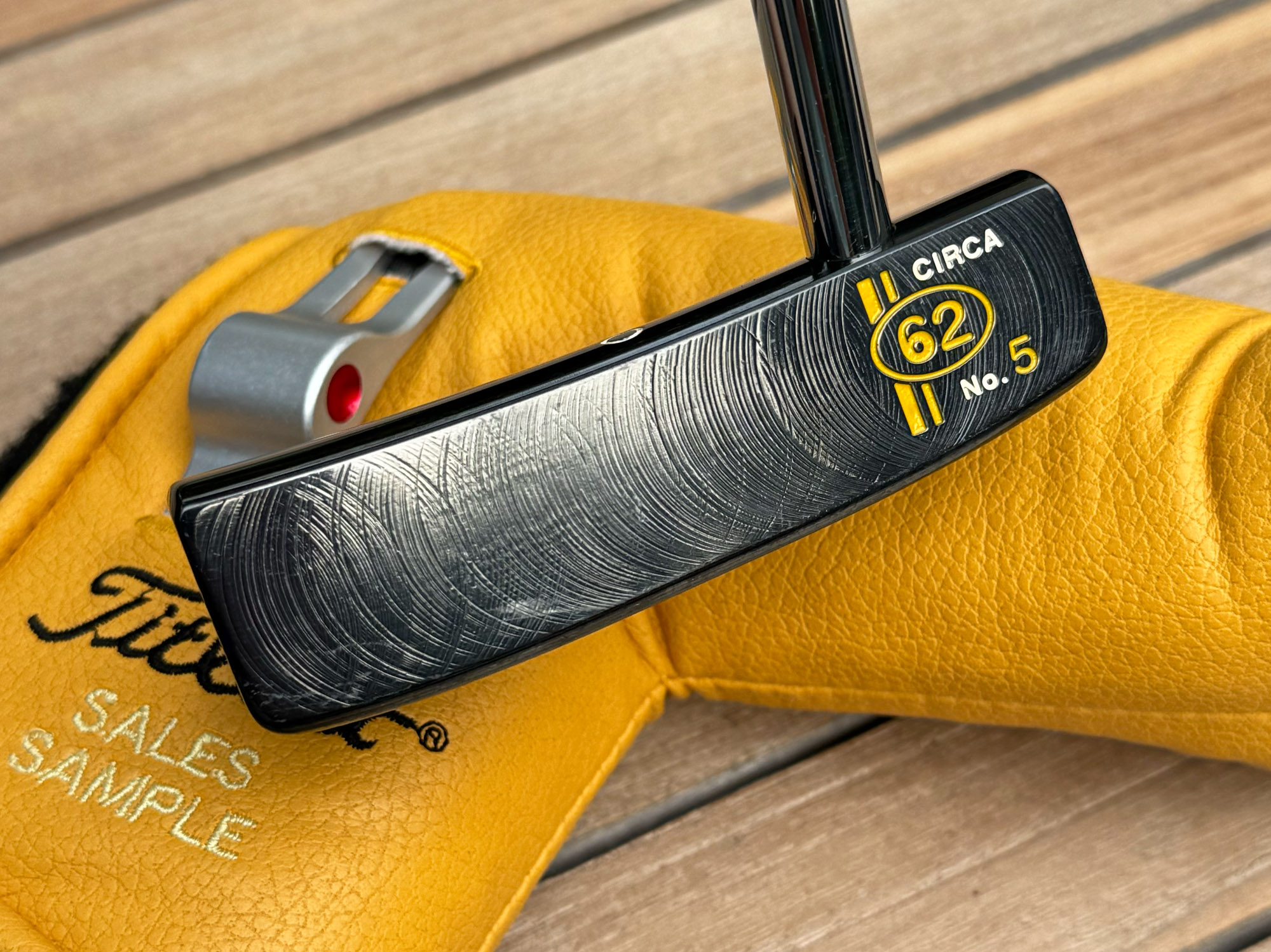 scotty cameron gun blue carbon sales sample circa 62 number 5 mid mallet putter with grip in plastic golf club