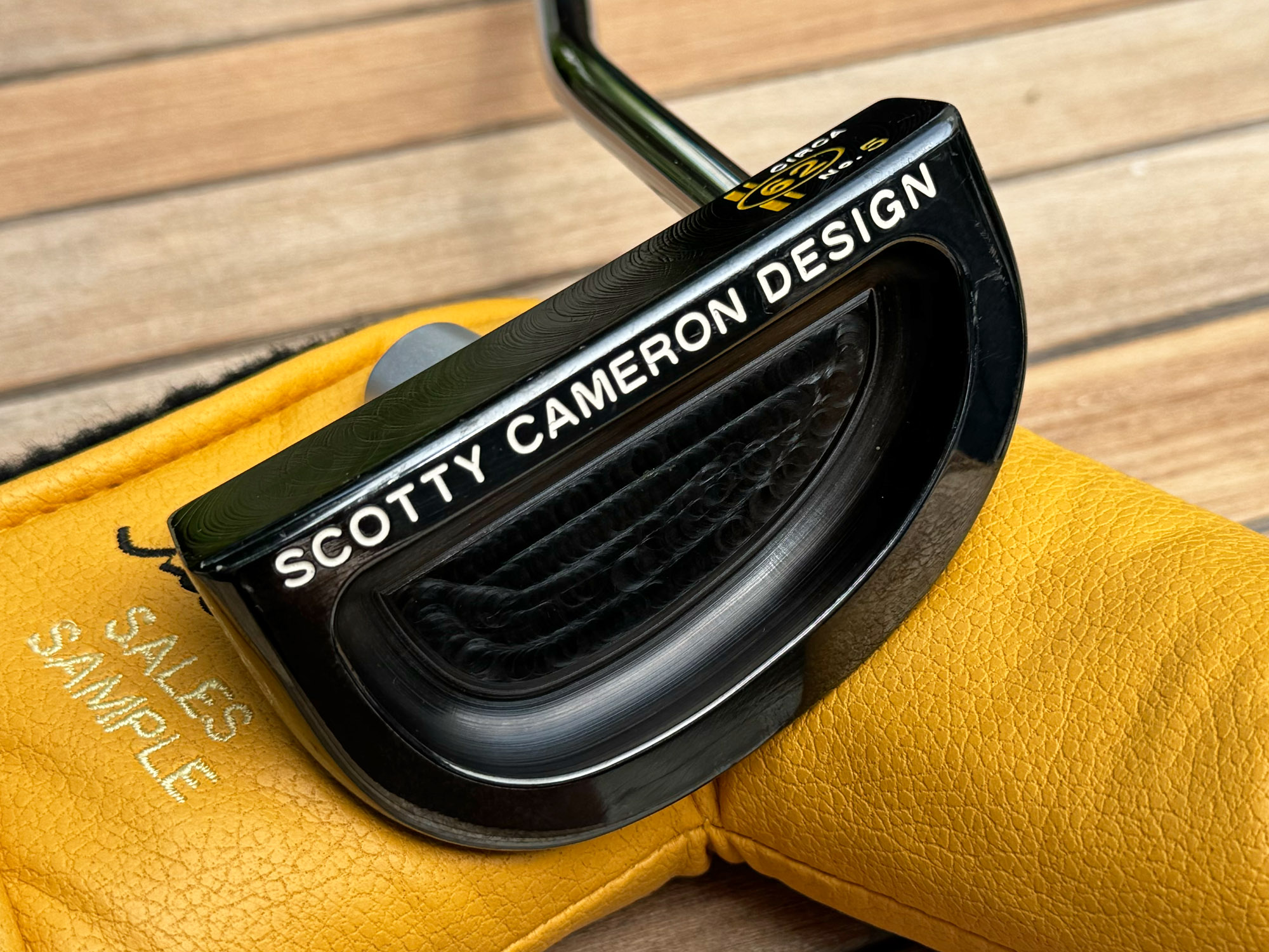 scotty cameron gun blue carbon sales sample circa 62 number 5 mid mallet putter with grip in plastic golf club