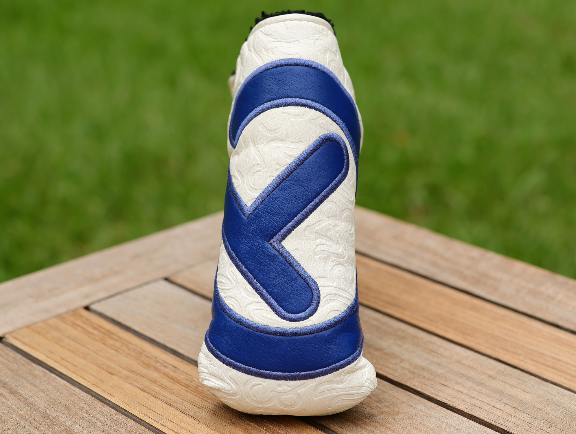 scotty cameron for tour use only white and blue industrial circle t tour rat blade putter headcover